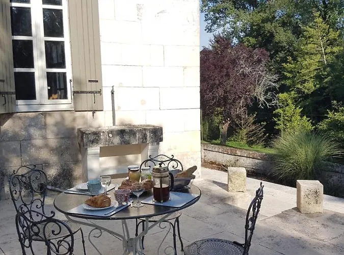 דירה Chateau Des Senechaux,