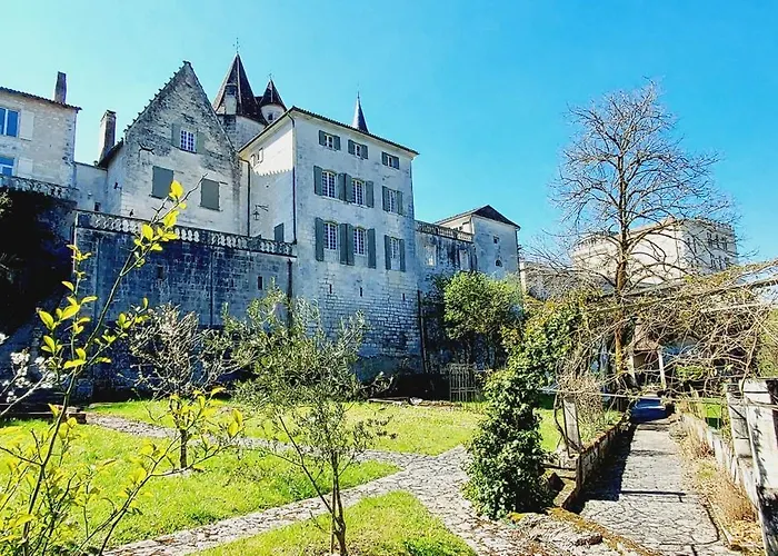 דירה Chateau Des Senechaux, *