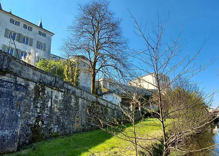 Chateau Des Senechaux, דירה Bourdeilles