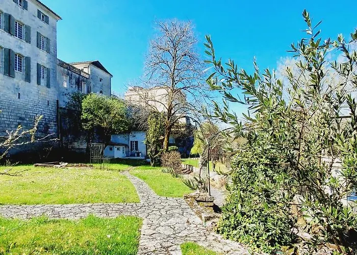 דירה Chateau Des Senechaux,