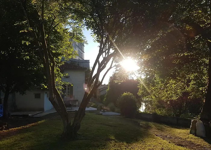 דירה Chateau Des Senechaux,