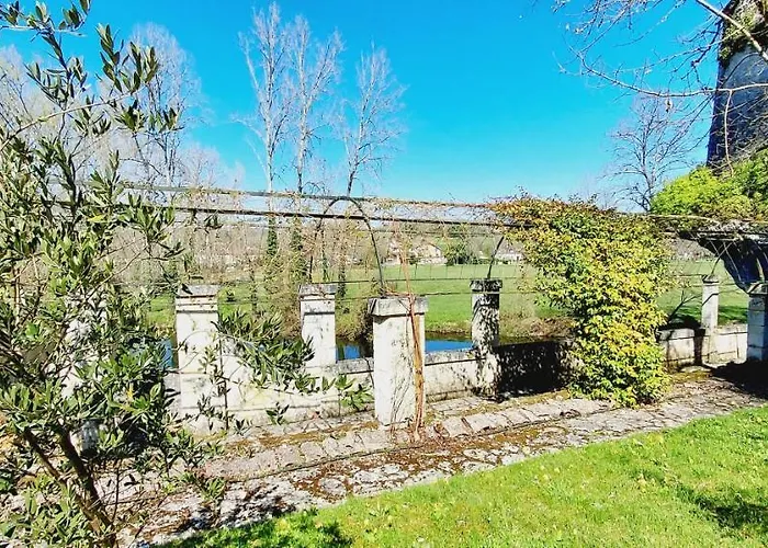 דירה Chateau Des Senechaux,